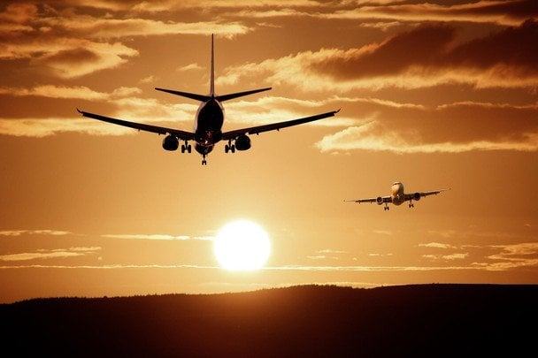 За крок до трагедії: у літака вибухнула шина просто на злітній смузі