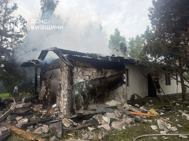 "Шахеди" атакували Київ та область: є постраждалі, рятувальники показали наслідки ударів