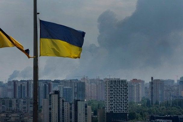 Від ранку Росія атакує Київ: загинула 2-річна дівчинка, є постраждалі — усі деталі