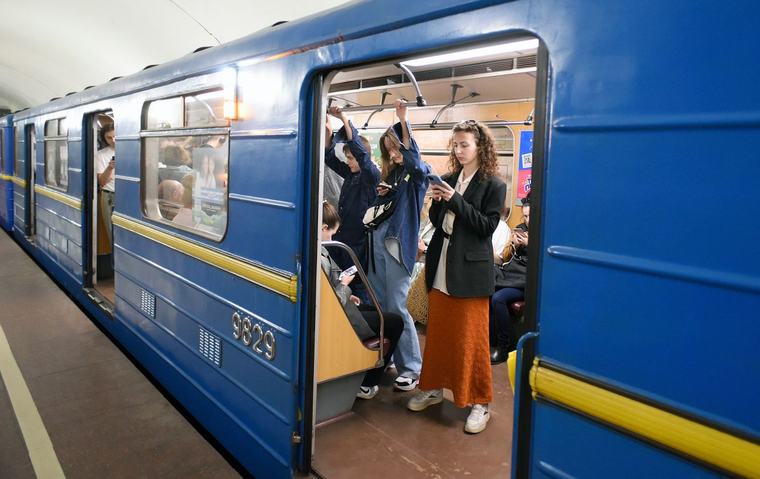 Кабмин предлагает разрешить работу всего метро в Киеве во время "желтой" тревоги