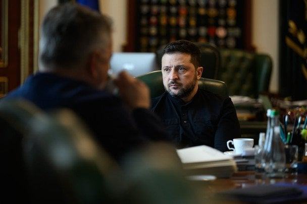 Зеленський провів нараду з переговорною групою після зустрічей із представниками Трампа