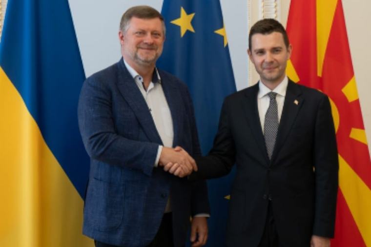 Євроінтеграція / Олександр Корнієнко обговорив із главою МЗС Північної Македонії підтримку України та євроінтеграцію
