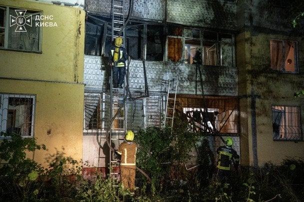 Вогонь у багатоповерхівці та постраждалі: у ДСНС розповіли про наслідки атаки на Київ