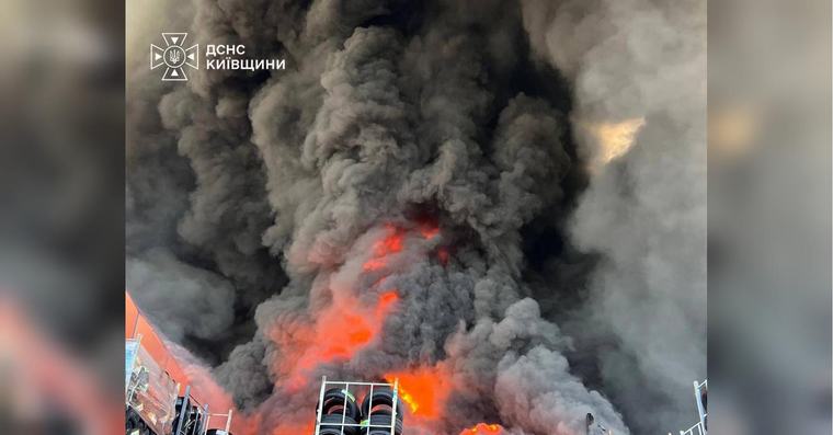 Детонація тривала годинами: показали моторошні кадри після вибухів (фото, відео)