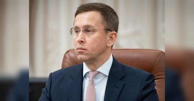 Кабмін переходить на жорстку економію, а Рада провалила податок на закордонні посилки