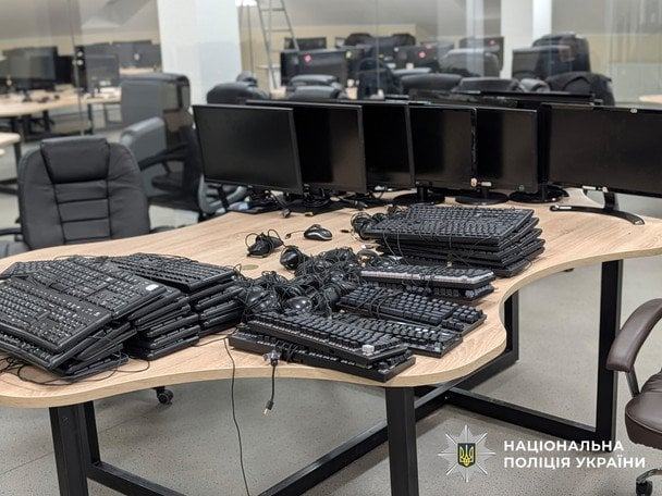 У Луцьку «накрили» шахрайський колцентр: як у людей видурювали гроші (фото)