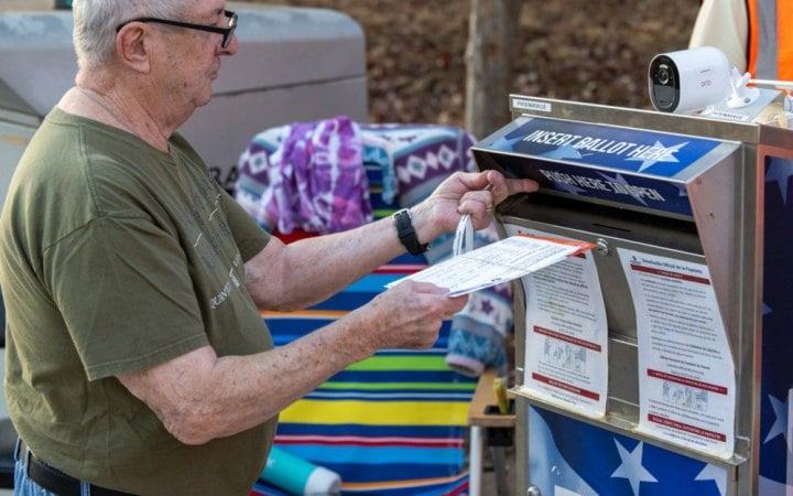 У США стартували проміжні вибори на тлі суперечки щодо поштового голосування