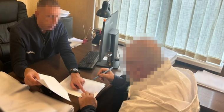 На Днепропетровщине мужчина, вероятно, выстрелил в 13-летнего водителя мопеда — подростка в больнице