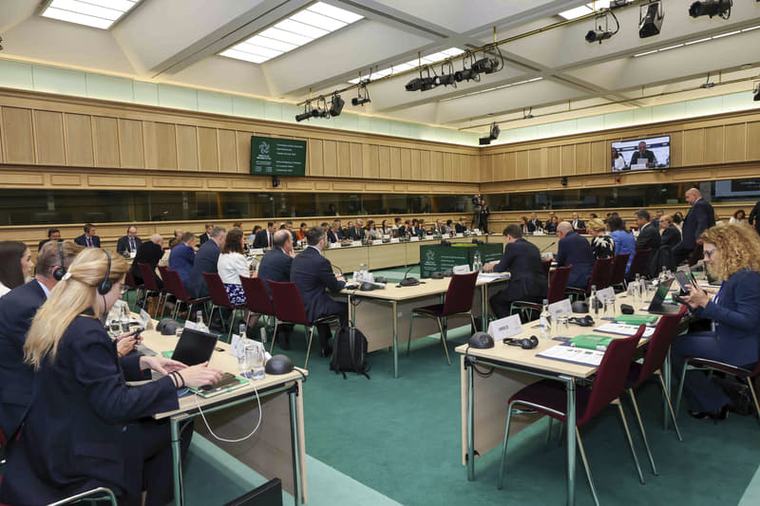 Міністри ЄС обговорять з Ченцовим розширення та ситуацію в Україні