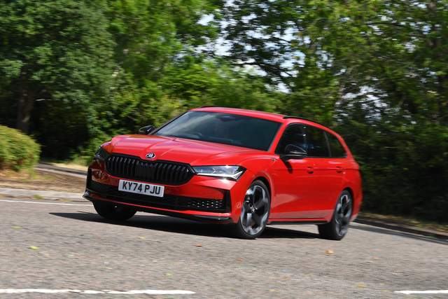 Прощавай, флагмане: чому Skoda планує назавжди відмовитися від Superb
