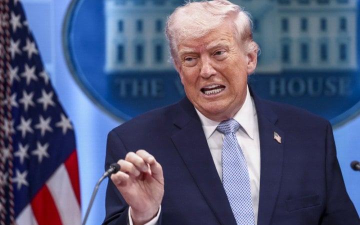 Трамп заявив про величезні запаси боєприпасів у США і звинуватив Байдена у допомозі Україні