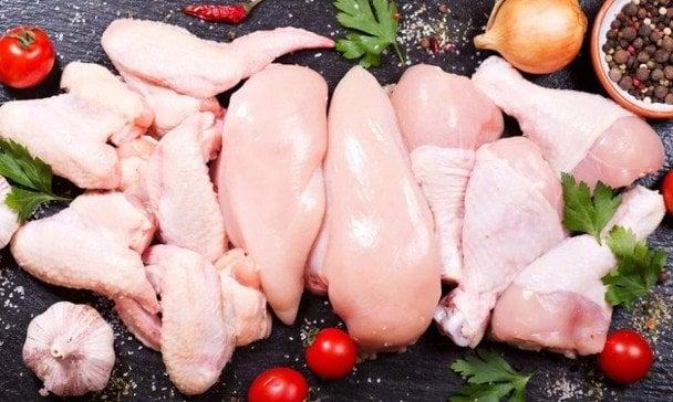 Куряча грудка чи стегно: що корисніше і в чому між ними різниця