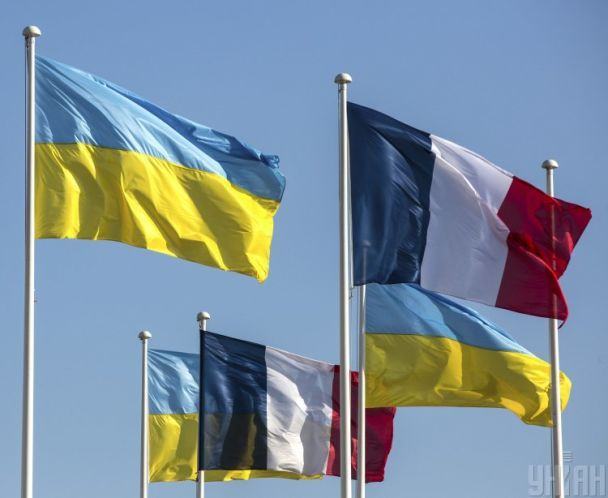 У Франції ультраправі закликають переглянути умови підтримки України через борги країни
