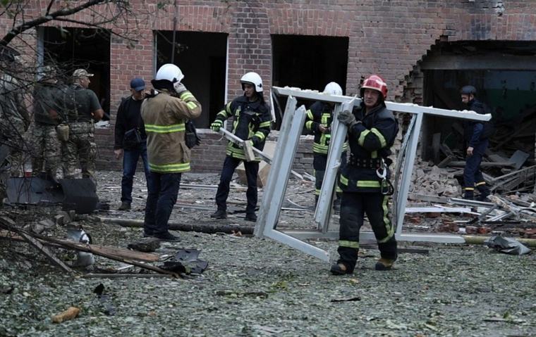16:59 Росія вдарила дронами по підприємствах на Хмельниччині, є руйнування та постраждалі