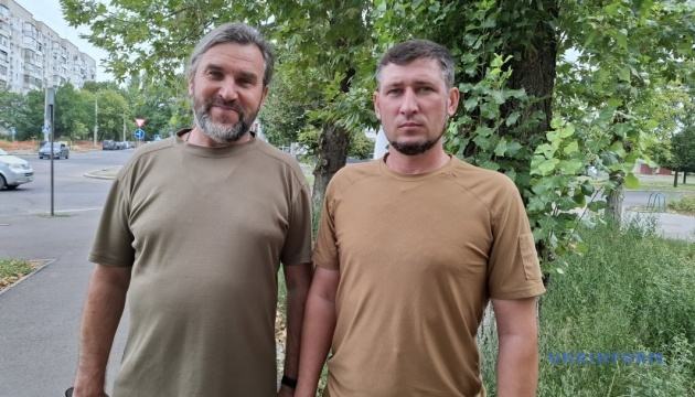 Відклав хрест і взяв до рук автомат