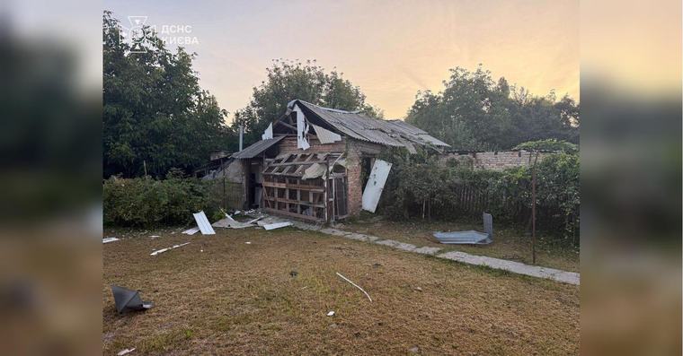 У Києві лунають вибухи, місто під ударом дронів: є постраждалі та руйнування (фото)