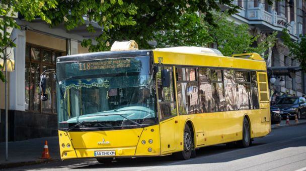 Київ готує нове сполучення між двома берегами: де курсуватиме автобус №1М