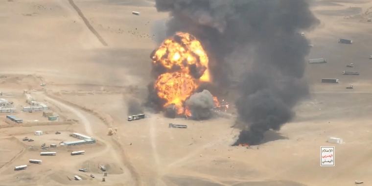 «Серьезная эскалация». Хуситы атаковали нефтяные объекты Саудовской Аравии, пострадали 73 человека