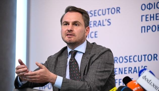Справа незаконних колцентрів: Кравченко пояснив ситуацію з візою дружини та будинком