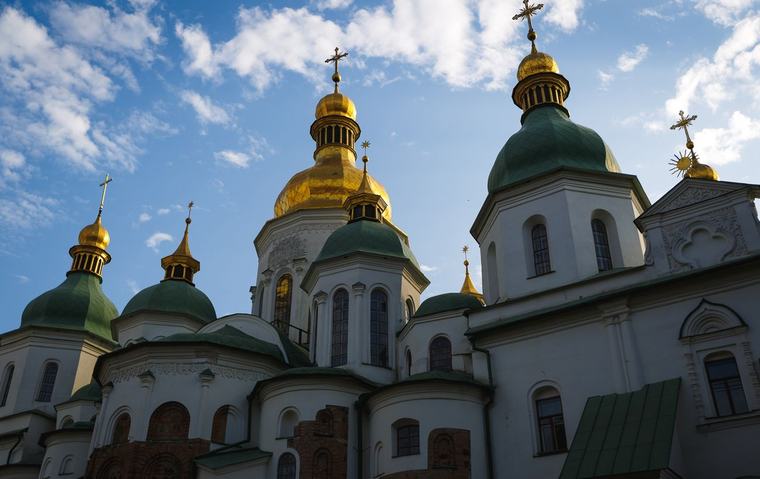 17:38 Вибило вікна, розлетівся скляний тамбур: заповідник "Софія Київська" постраждав внаслідок атаки РФ