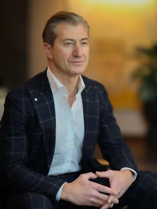 Юрій Нікітін показав рідну сестру, з якою не спілкувався 10 років, і публічно заступився за неї