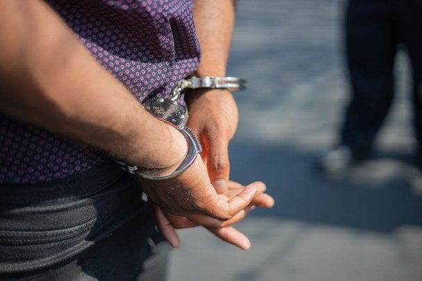 Скандал із ТЦК у Києві: чоловіка 8 годин тримали в кайданках і катували
