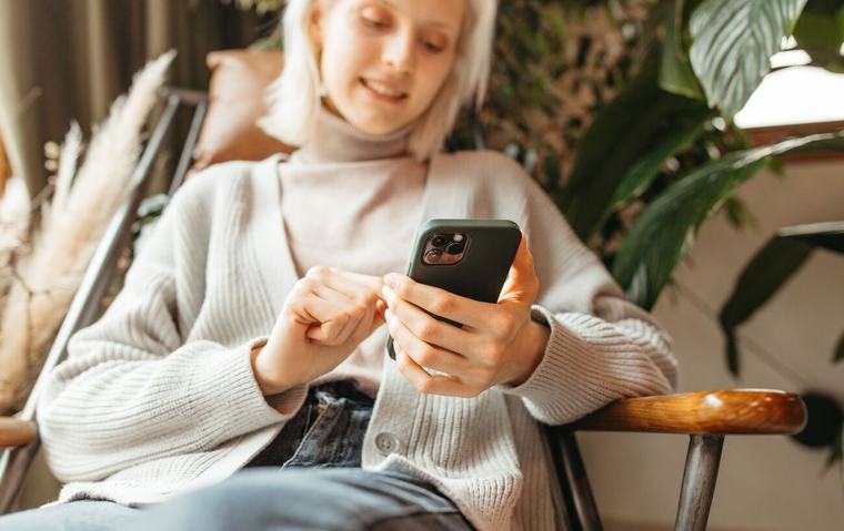 Два iPhone, один номер: Apple наконец-то решает проблему с eSIM