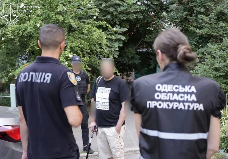 Просив інтимні фото, а потім погрожував убивством - в Одесі чоловіка підозрюють в сексуальній експлуатації маленьких дівчат 12:35 • 2882 перегляди