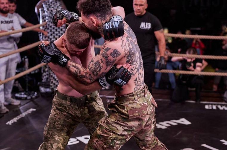Видовищні бої серед військових: M13 FIGHTS провів турнір на баржі у центрі столиці
